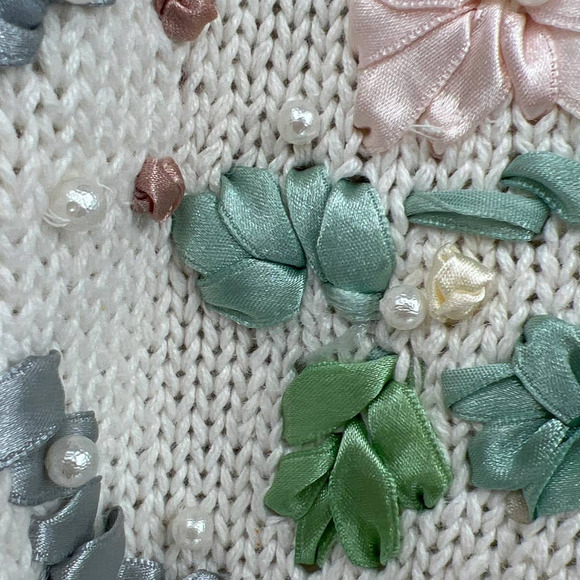 Colleen’s Collection Embroidered Sweater - Picture 3 of 11